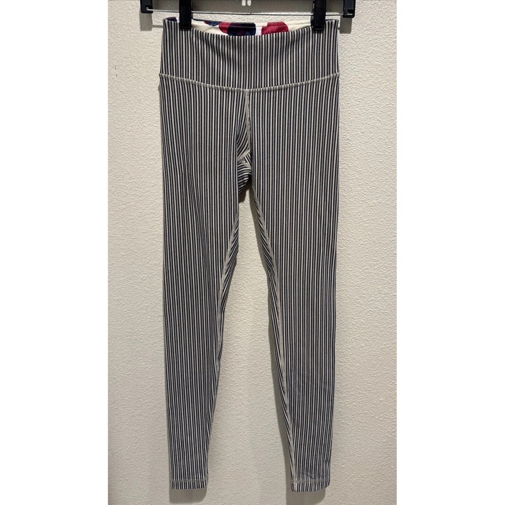 Lululemon Wonder Under Leggings Women's Size 4 Striped Yoga Pants Floral Inside